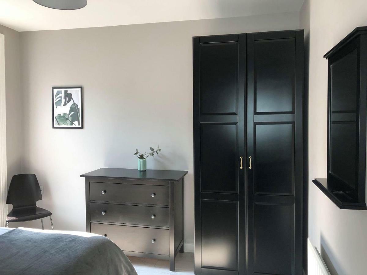 Wellesley Avenue Apartment *