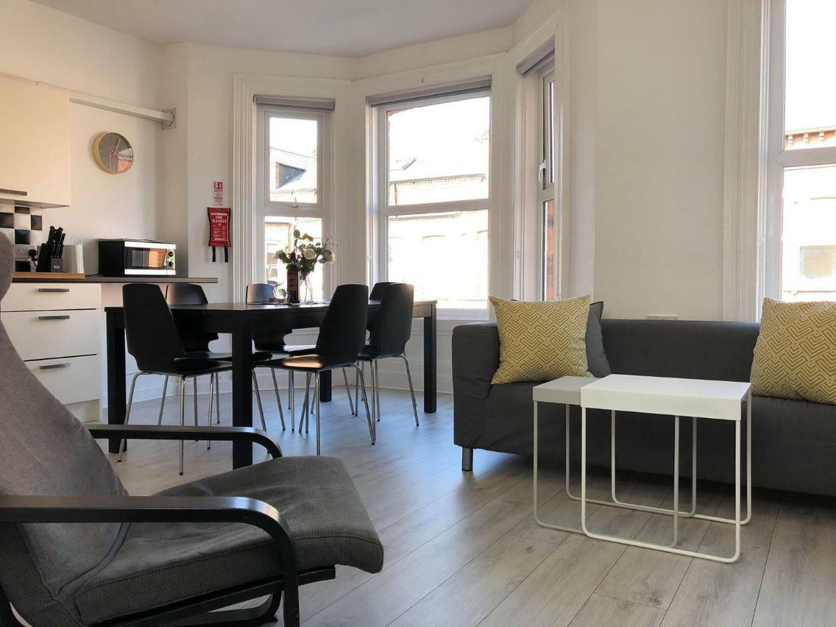 Wellesley Avenue Apartment