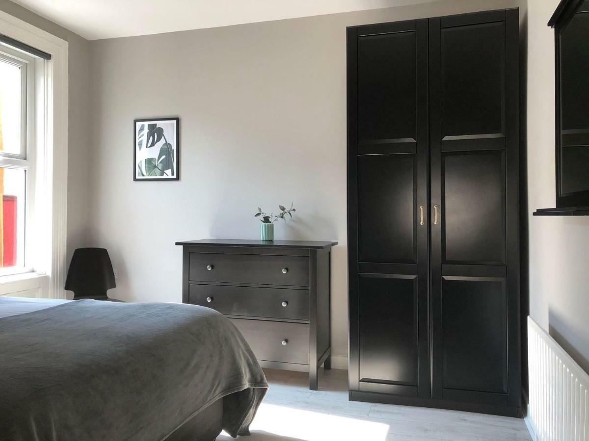 Apartment Wellesley Avenue *